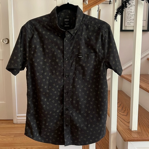 RVCA men’s shirtsleeved button down shirt with small grey floral pattern - Picture 1 of 5